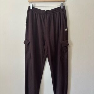Vuori cargo joggers